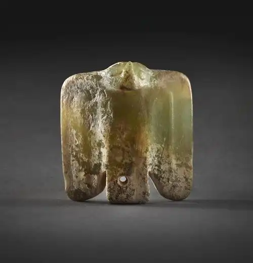 0144新石器时代红山文化玉鸮形佩