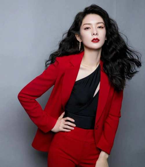 女明星们的西装穿搭攻略,干练显身材,挡不住的高级气质