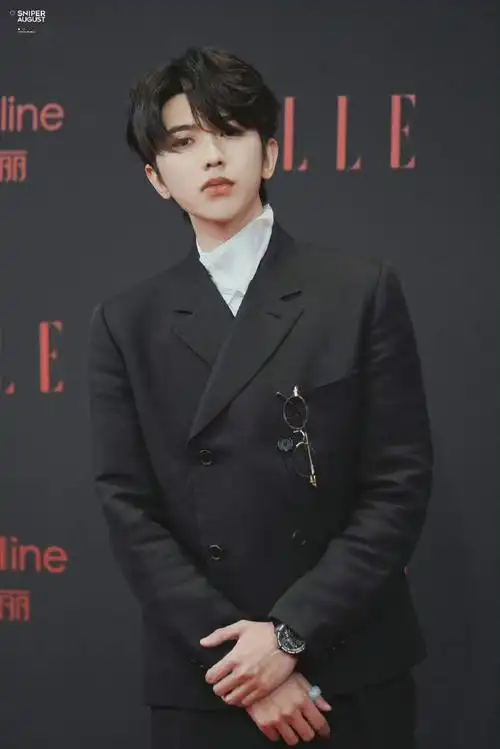 蔡徐坤最新宣传片视频##蔡徐坤黑发白衬衫造型