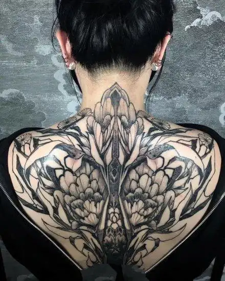 背部的个性十足黑色系纹身图案(4/4)-纹身图片网