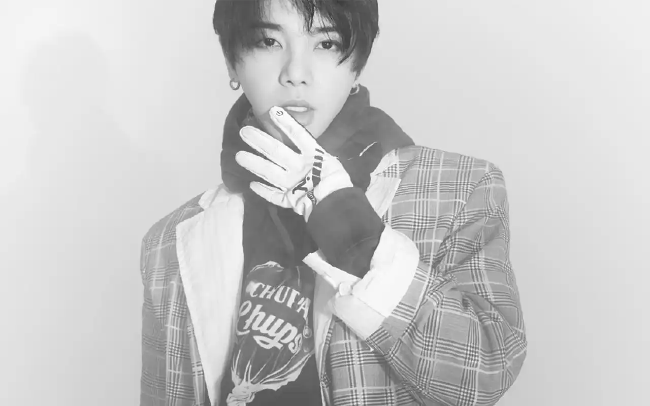 华晨宇杂志写真图片桌面壁纸