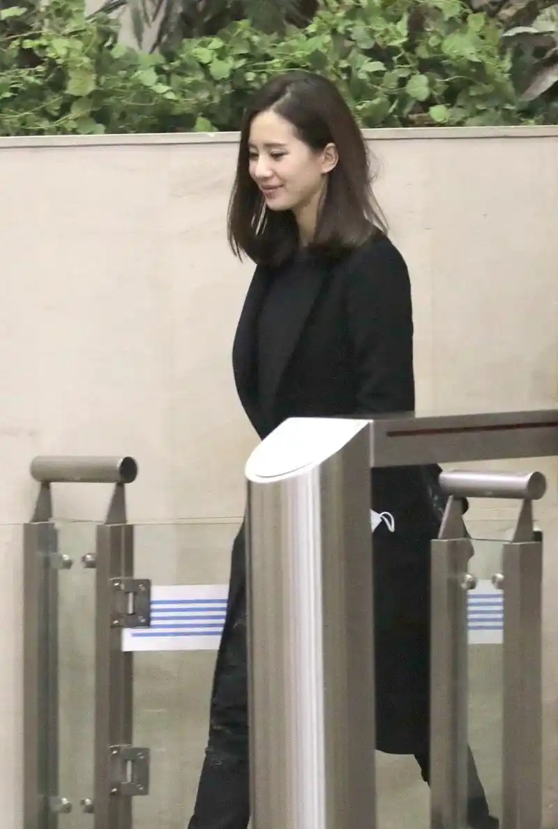 偶像吴奇隆爱妻 刘诗诗街拍 你本来就很美#明星怎么穿# #明星街拍