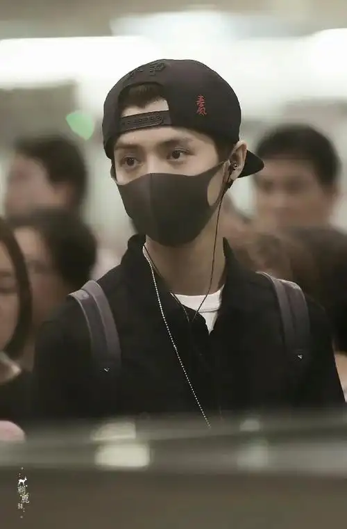 盘点鹿晗@m鹿m 早期机场出圈图 你对这些图还有印象吗?