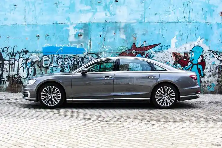 豪华与科技的革新 全新奥迪a8l 55tfsi实拍