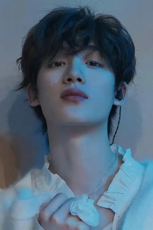 丁程鑫白色花朵毛衣造型##时代少年团音乐会造型怼脸照