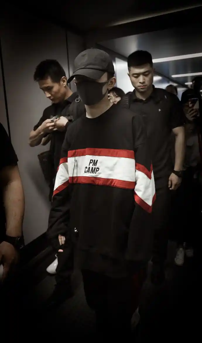 时尚的定义有很多种,但"卫衣"从来没有令我们失望过!