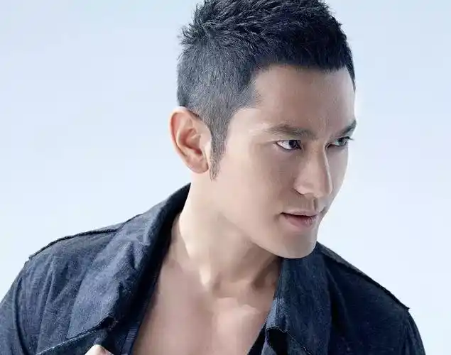 潘玮柏的发型(明星飞机头发型图片男) - 月牙知识库