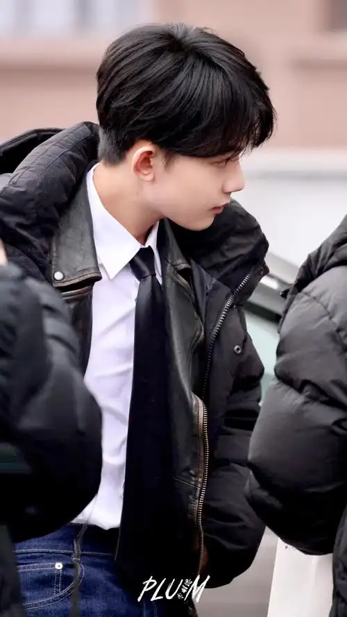 李明德白衬衫职场感