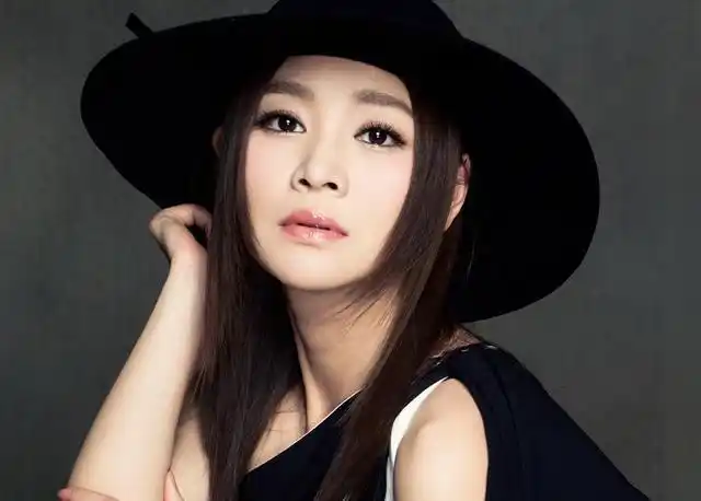 我的体育老师:田野饰演者王维维,在私生活中更性感!_网易订阅