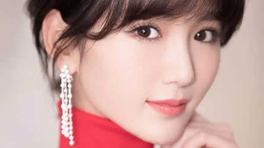 毛晓彤霸气写真桌面壁纸