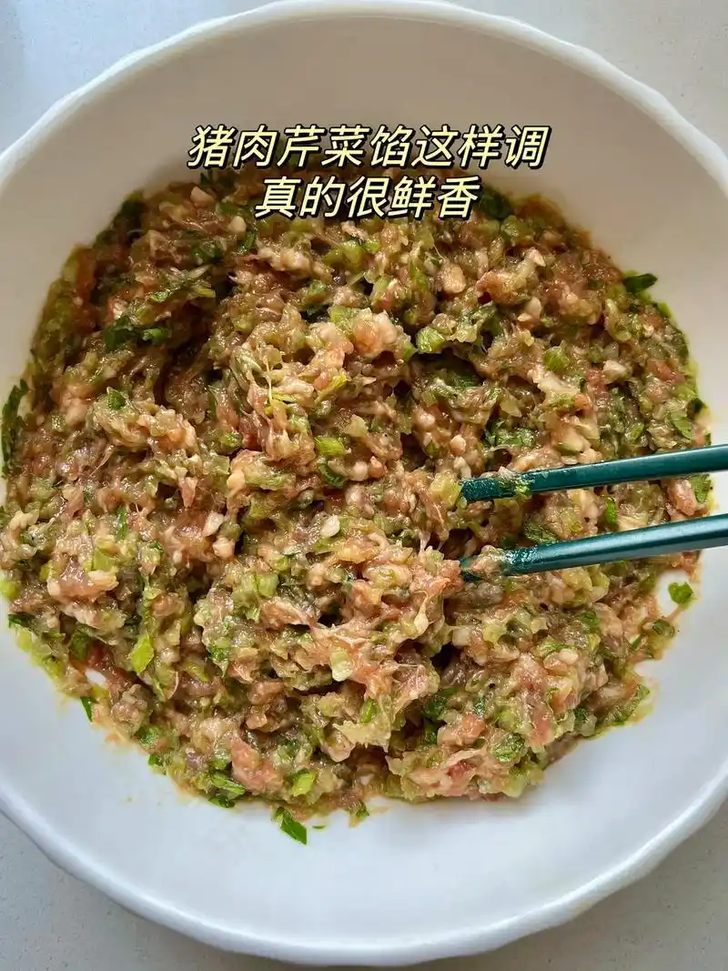 猪肉芹菜馅的包子饺子真的巨好吃 - 抖音
