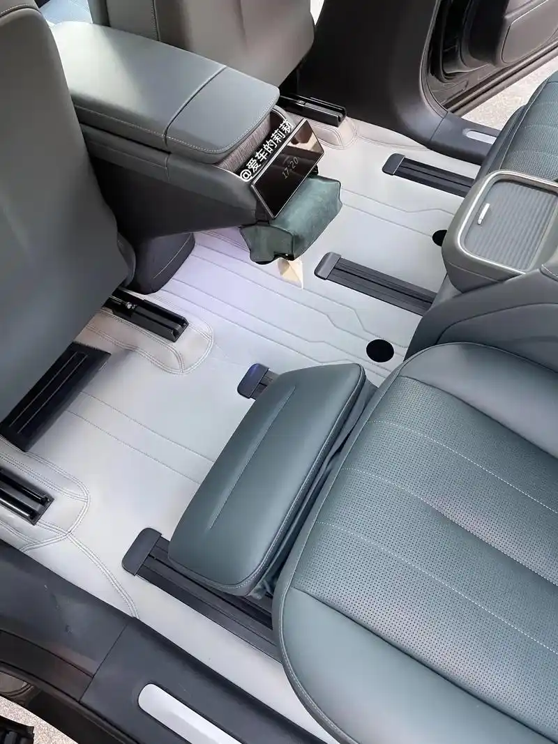 蔚来es8车主都这么会享受吗.内饰打造的太好看了!软包脚 - 抖音