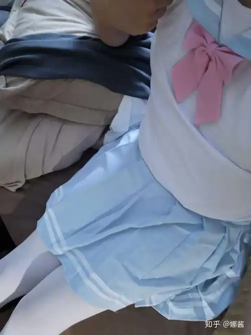 请问男生喜欢穿女生的白袜或棉袜大家可以说说看嘛