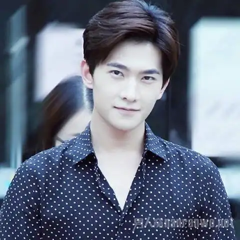 杨洋魅力造型大盘点每天都被自己帅一脸