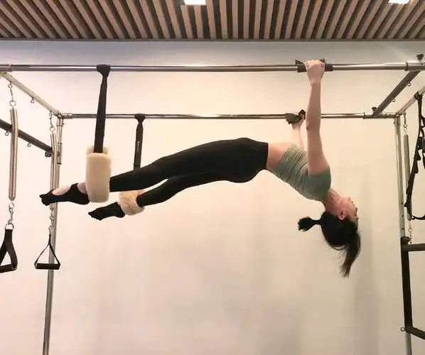 黄圣依晒健身照意外暴露四块腹肌37岁的状态真好