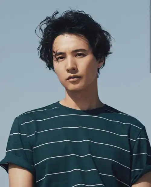 四十二岁元斌的最新画报,颜值还能打吗?