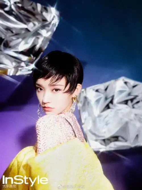 林允超短发a感#林允超短发有一种很强烈的a感,论林允发型驾驭度!