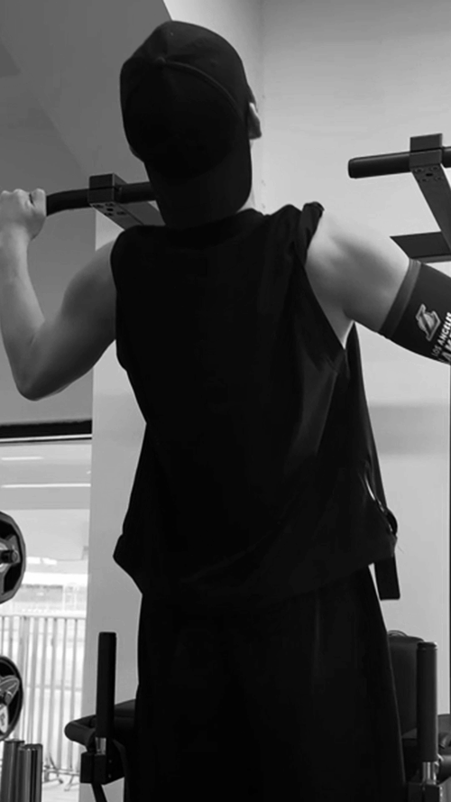 这居然是张彬彬啊#    woc这个视频张彬彬这个肌肉线条我真的斯顾斯