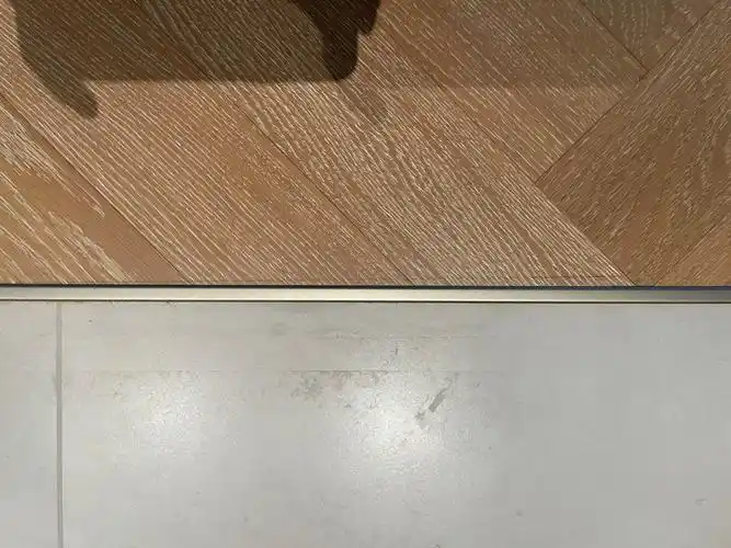 地板极窄压边条