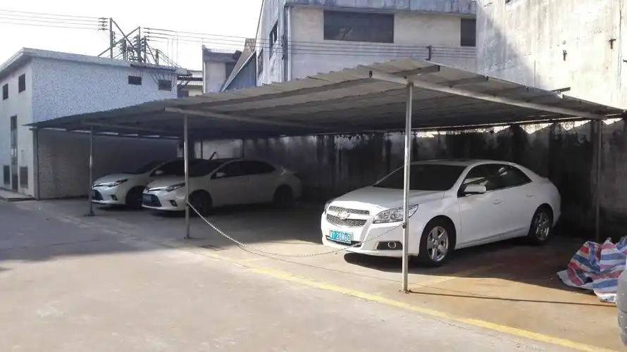 佛山有村道建车棚拉铁链强行霸位 执法部门连拆50余个