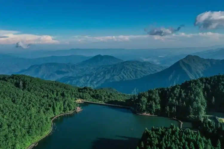 sup data-ctrid="2uxbzgb6luh">1 /sup>明月山,核心景区由12座海拔