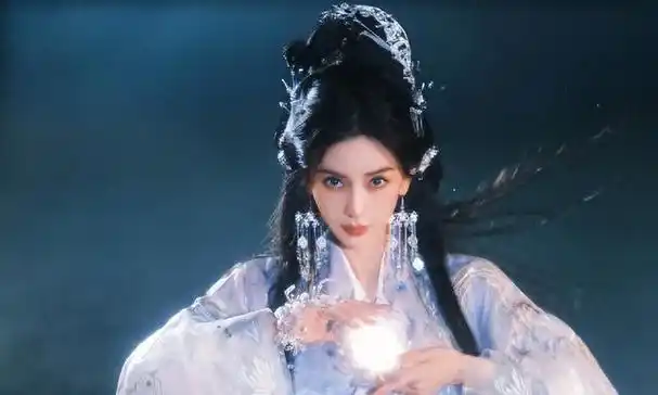 杨颖中秋节美照冷感古装造型仙气十足举杯月下浅酌宛若月神