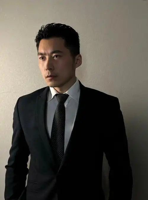 发型 中年男人:劝你尽量别留这3种"发型",显老油腻,颜值高也白搭 短发