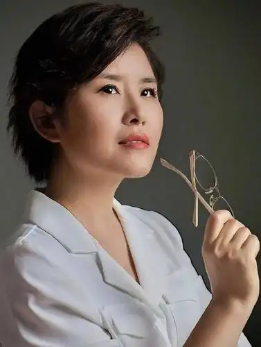 从冠军到评审,央视主持人王宁直播:"文学是我生命的底色"