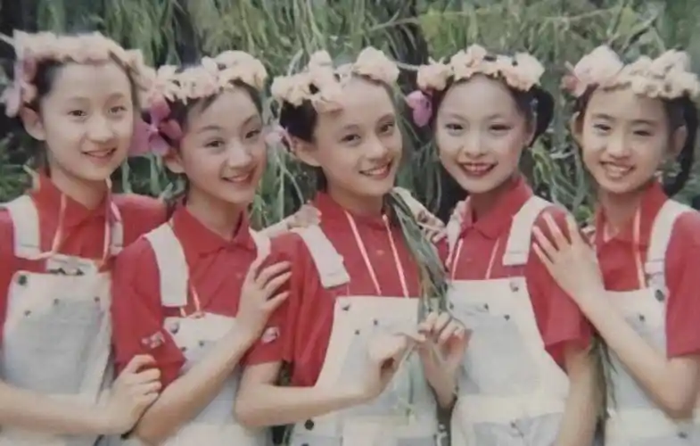 原创孙俪童年照曝光大脑门超级萌真是女大十八变越变越好看