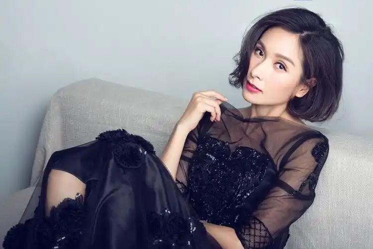 杨恭如生日大片演绎淑女