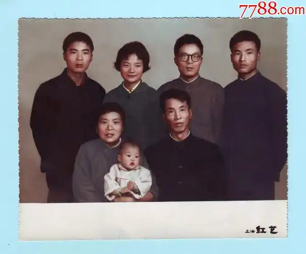 1971年一家七口合影照片手工上彩上海红艺拍摄色彩纯正清晰度高质量上