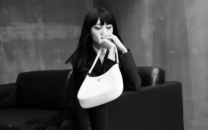 郑爽猫眼妆黑白酷飒高清桌面壁纸