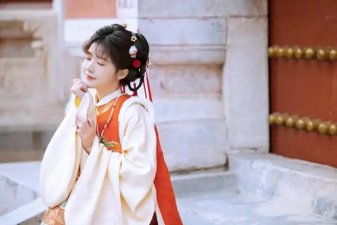 赖美云古装写真俏皮可爱