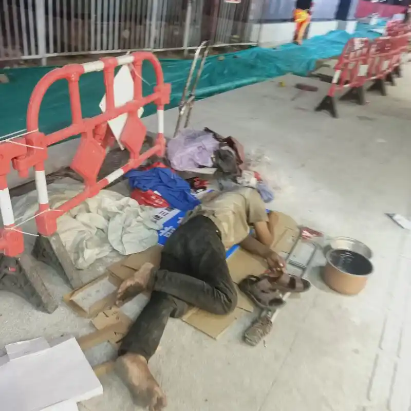 深圳坂田常年在这里的流浪汉有人知道他的家在哪吗