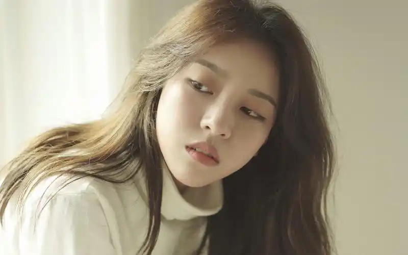 气质美女性感写真桌面壁纸