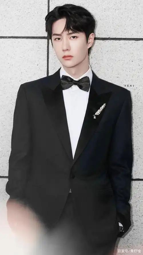 王一博黑西装,可以高贵可以冷艳,可以性感可以天真.