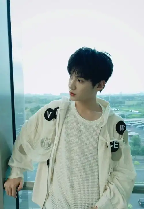 黄明昊##黄明昊同款