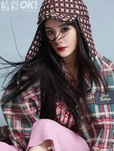 杨幂时尚大片来袭,朝阳耀眼,缕缕辉煌