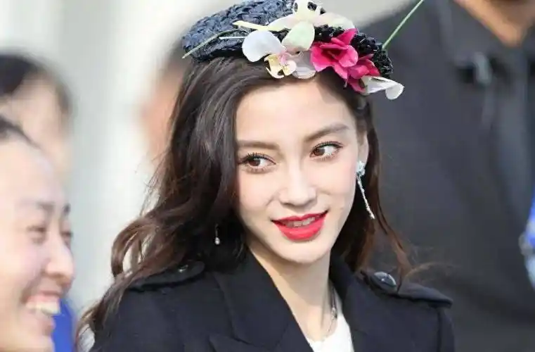 杨颖黑料压不住,黄晓明挺身而出,网友反对复合:不要读她第二遍_日本