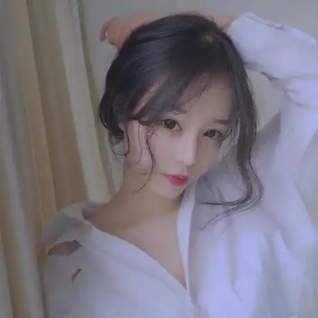 白色衬衫温柔美人头像