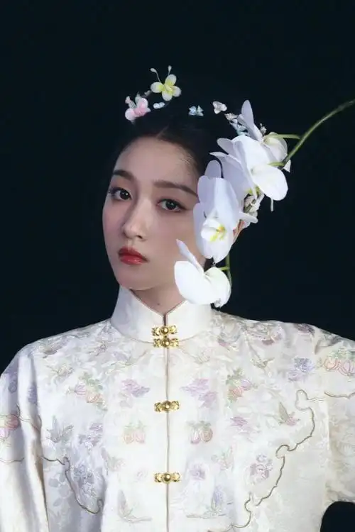 央视的审美有多绝看看春晚的关晓彤你就知道了