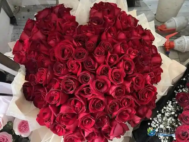 今日玫瑰花卖10元/支!当情人节遇上迎财神,你怎么过?|