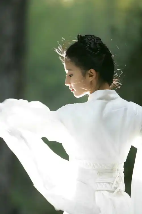 神雕侠侣有个老男人也喜欢小龙女他却自宫了