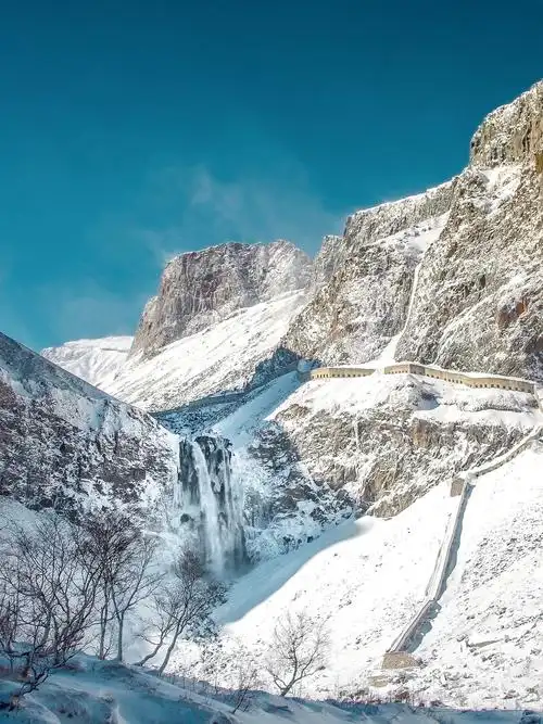 2015-10-04 08:30:35 #原始森林#长白瀑布#长白山#北方#雪山#风景