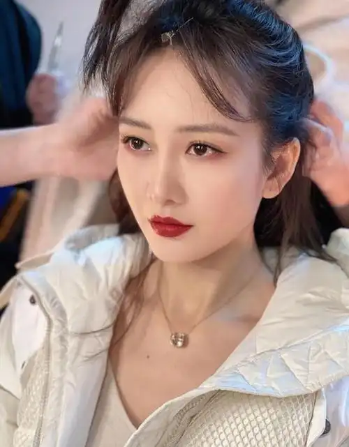 王鸥化妆瞬间也极美,楚楚动人!__财经头条