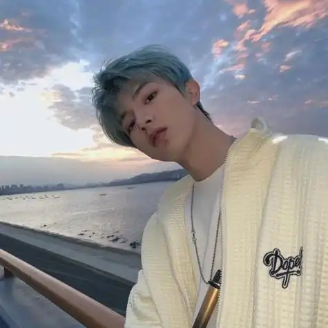 成功男人的时尚 帅哥头像侧面霸气-男生头像