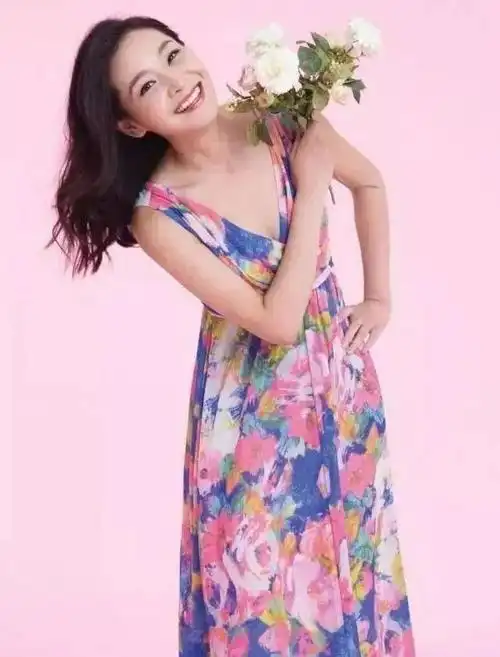 王维维的惊艳美照,身姿窈窕,楚楚动人!__财经头条