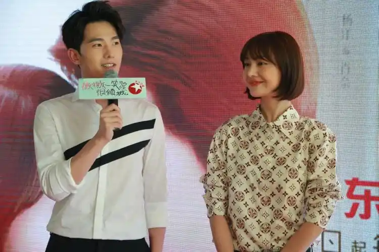 杨洋郑爽互喂蛋糕 自曝拍吻戏ng多次