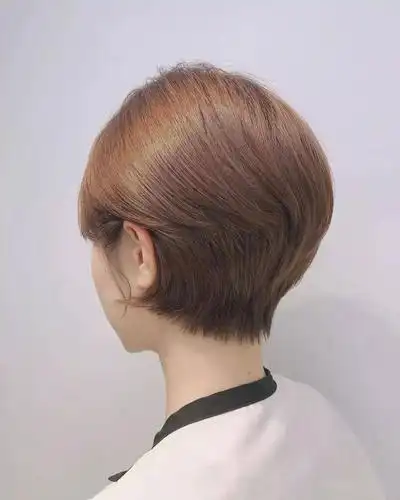 今年流行"后脖短"_短发