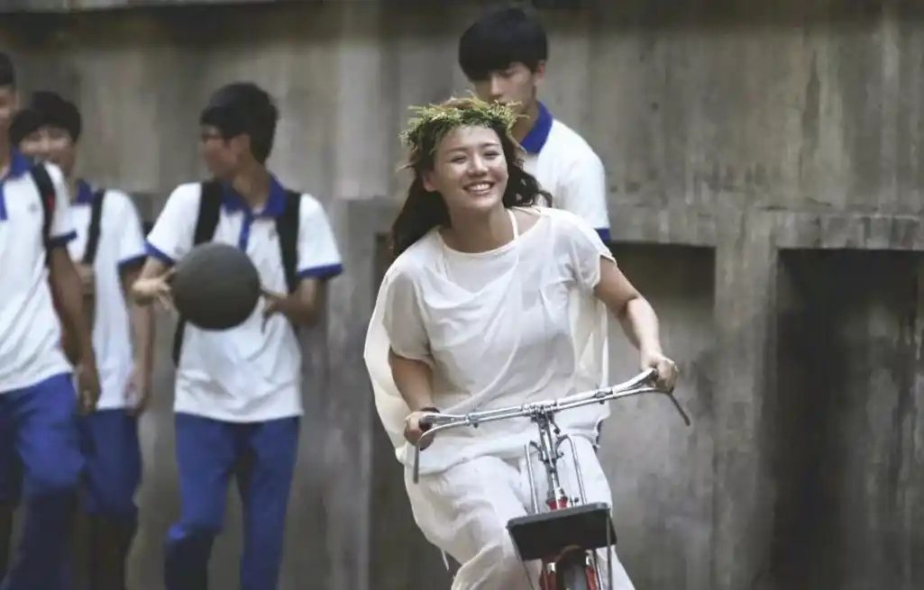 马思纯在《左耳》中饰演"黎吧啦"